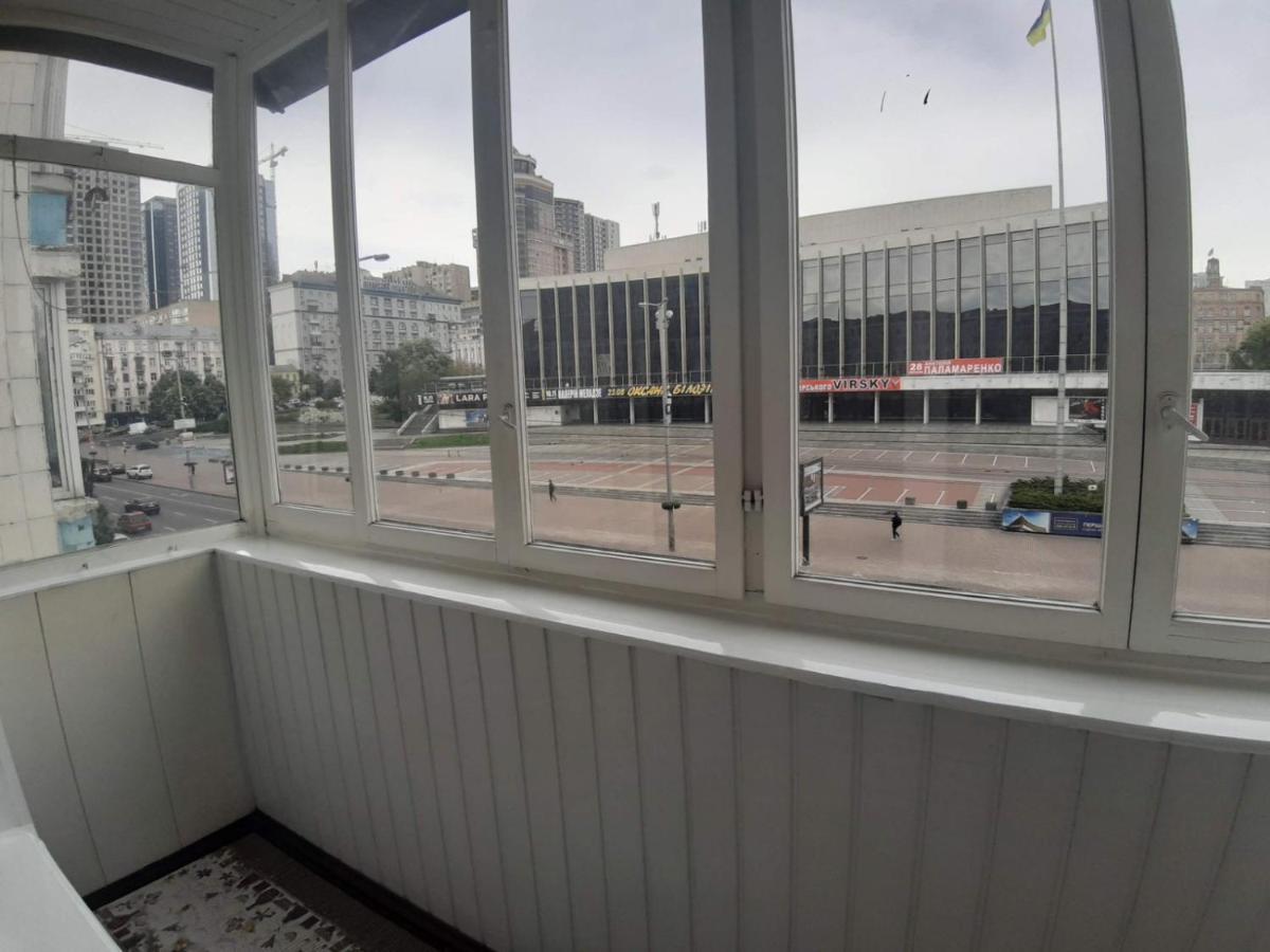 Двухкомнатная Вид На Дворец Украина Kyiv Exterior foto
