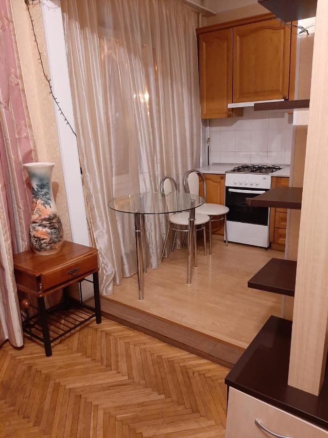 Двухкомнатная Вид На Дворец Украина Kyiv Exterior foto