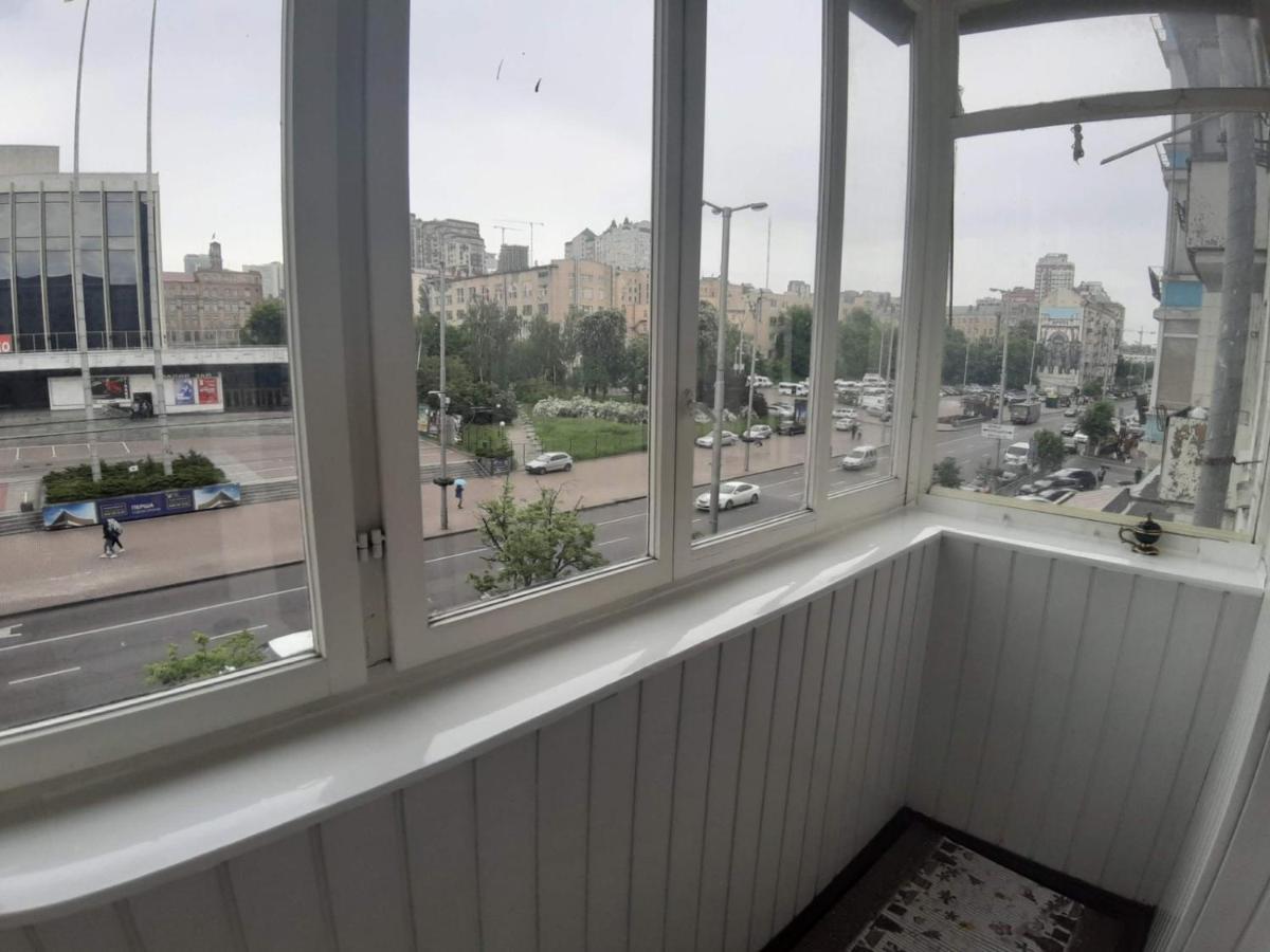 Двухкомнатная Вид На Дворец Украина Kyiv Exterior foto